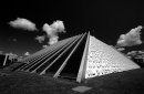 Relevo em concreto pintado de branco, Dimensão 2150 x 12800 cm, 1966.. <em>Foto: Patrick Grosner</em>