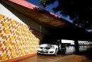 Painel em azulejos, Escola Francesa, EQS 708/907, Lote C, Asa Sul, Brasília, 1980. . <em>Foto: Foto: Patrick Grosner</em>